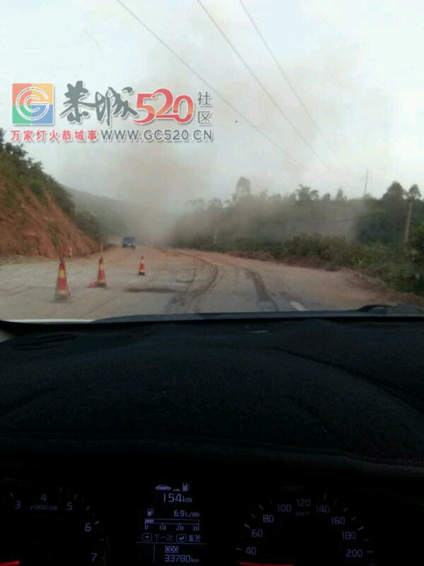 恭城洲塘降坡路段灰尘漫天，给过往司机带来很大的安全隐患，希望有关部门能处理一下290 / 作者:不放手 / 帖子ID:236243