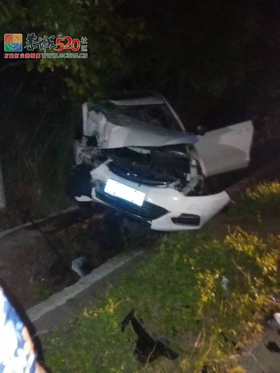 【恭城身边事】 莲花岩口路段两车激烈相撞，四人不同程度受伤252 / 作者:社区小编 / 帖子ID:236356