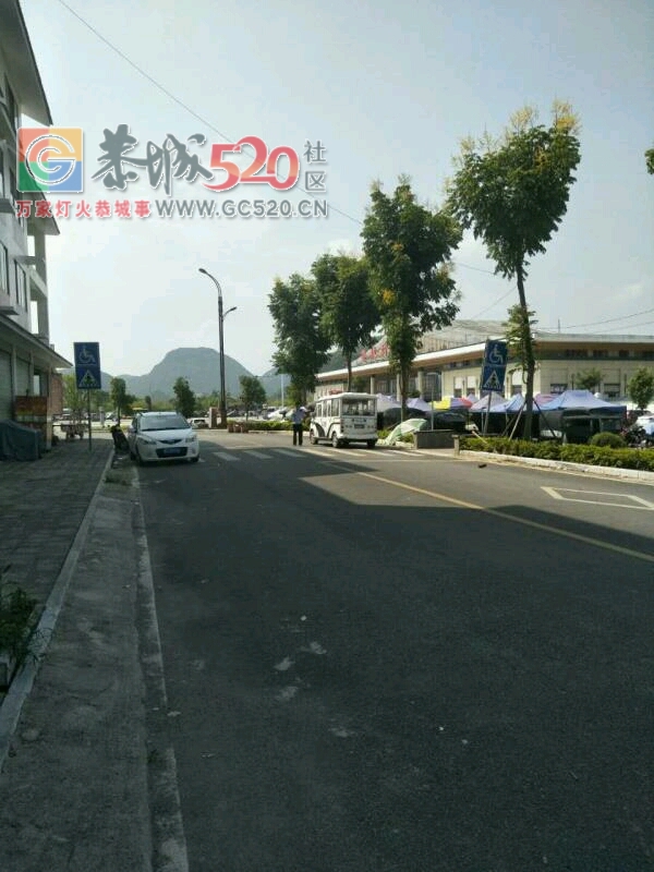 恭城高铁站小区路转弯处有人骑摩托车车速过快导致头部撞了个大洞483 / 作者:茶江河茶江水 / 帖子ID:236370