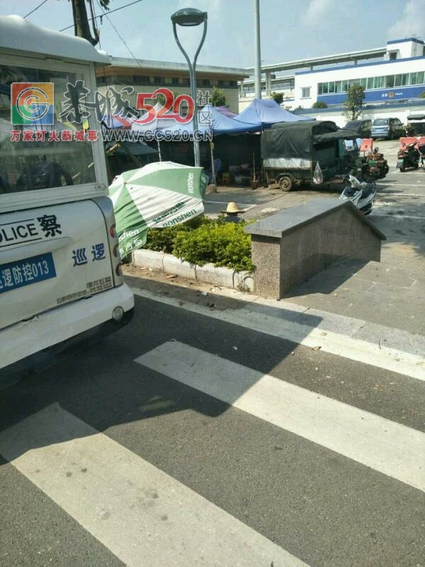 恭城高铁站小区路转弯处有人骑摩托车车速过快导致头部撞了个大洞517 / 作者:茶江河茶江水 / 帖子ID:236370