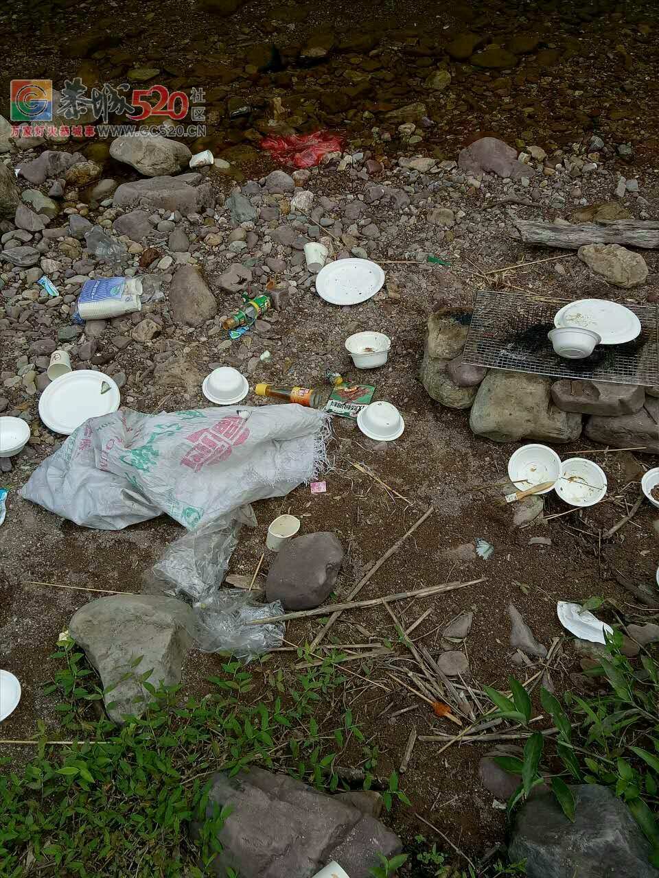 昨天天去恭城西南游玩来，河边垃圾遍地，大自然能否有一片净土？？141 / 作者:茶江河茶江水 / 帖子ID:236377