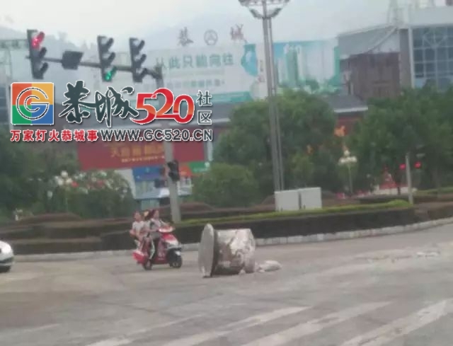 【恭城身边事】栗木街该拿什么拯救你|新车站今早掉下一个大家伙662 / 作者:社区小编 / 帖子ID:236453