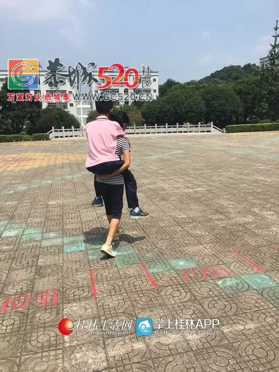 【自强不息】恭城一学子身患不治之疾 母亲风雨无阻背儿上下学994 / 作者:社区小编 / 帖子ID:236521