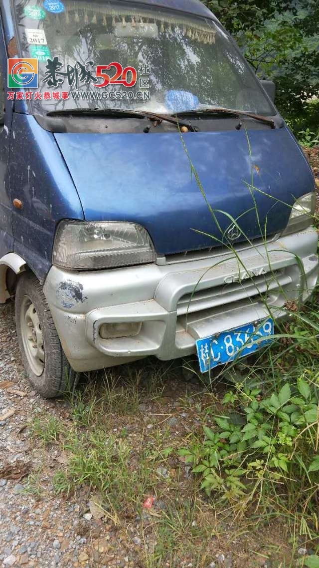 莲花龙围路段一辆面包车丢弃路边半个月无人理会； 斑马线上卖水果？安全意识待提高！573 / 作者:社区小编 / 帖子ID:236672