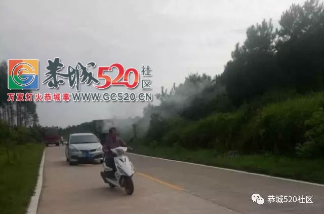 莲花两摩托车拐弯处相撞，一男子当场昏迷|栗木这凯浓烟滚滚，这铲车“火了”723 / 作者:社区小编 / 帖子ID:236815