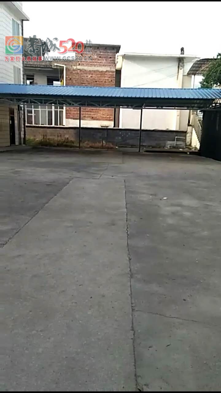 恭城一小学老师停车处都有雨棚，却不在有着那么高的高坑的教室门口设置护栏？506 / 作者:登山涉水 / 帖子ID:236923