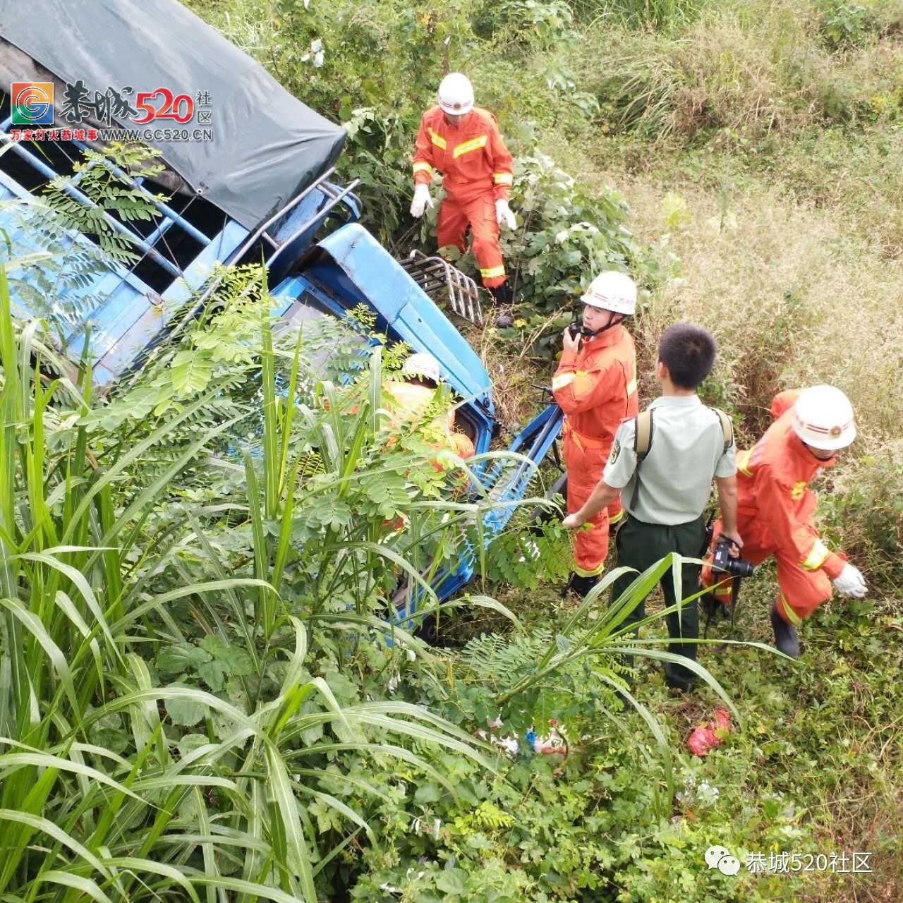 栗木街天网摄像头悬挂多日无人维护|路口老村货车冲下路基交通拥堵839 / 作者:社区小编 / 帖子ID:237049