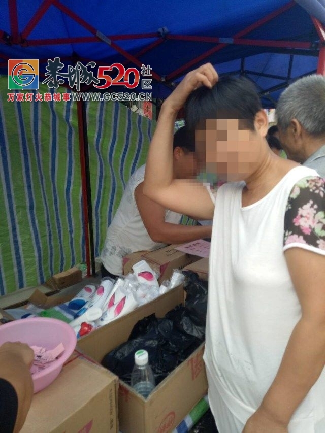 西岭进龙岗马山脚路段垃圾倒路边无人处理，影响当地的村民出行！栗木街再现新招专...326 / 作者:社区小编 / 帖子ID:237138