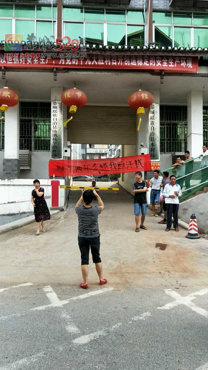 什么情况！城中西路水利局拉横幅“还我血汗钱”！570 / 作者:单身狗的生活 / 帖子ID:237241