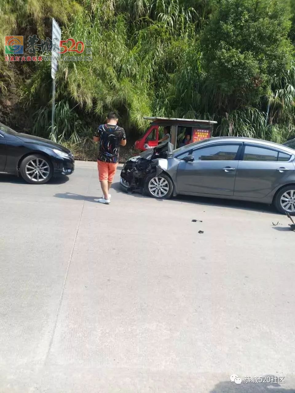 满塘路口再现车祸，提醒各位司机朋友出入路口需小心！524 / 作者:社区小编 / 帖子ID:237367