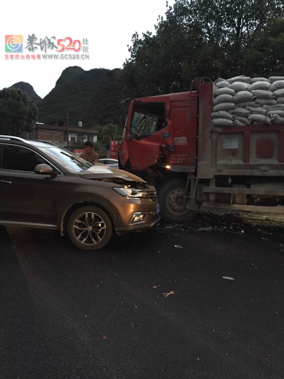 嘉会九板，又出车祸，堵了好久！380 / 作者:看清所以看轻 / 帖子ID:237717