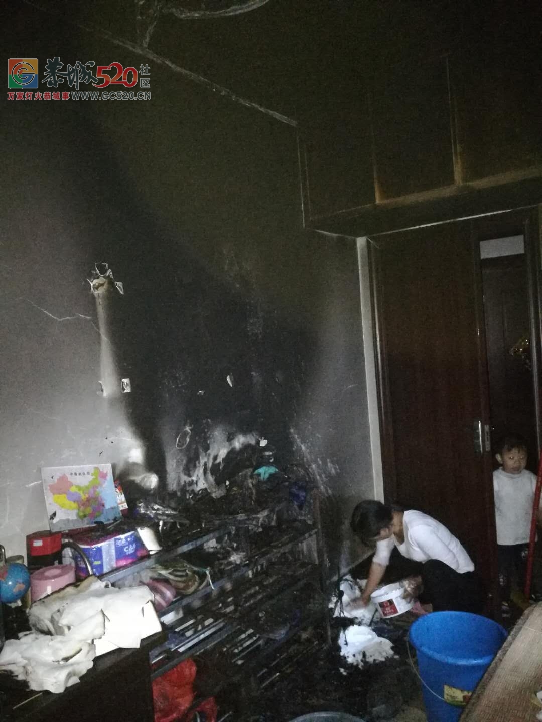 文武嘉园安置小区民房内，爷爷做个饭，家差点没了。（独身在家带小孩的老人要敲响...286 / 作者:歌声回荡 / 帖子ID:237802