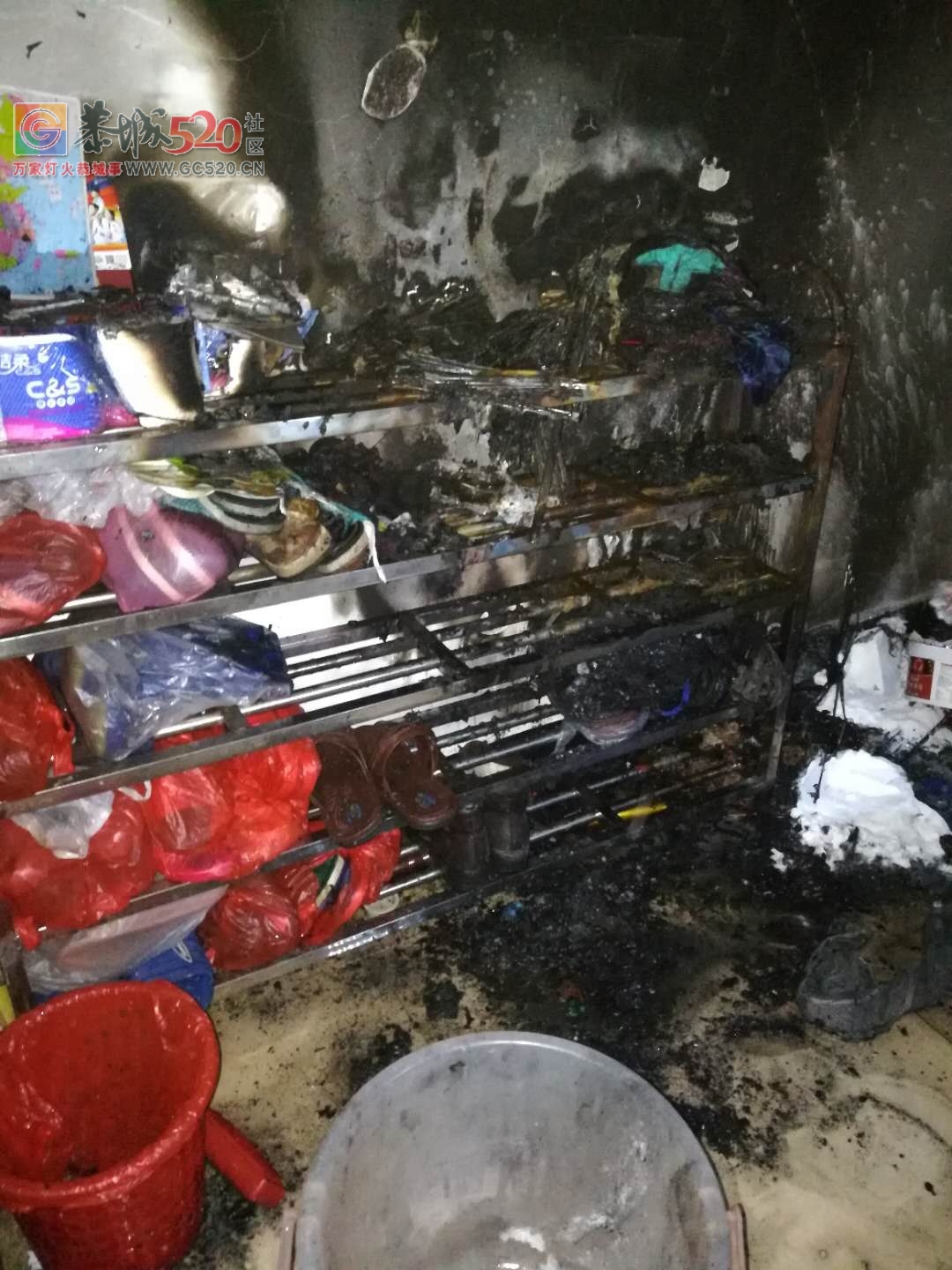 文武嘉园安置小区民房内，爷爷做个饭，家差点没了。（独身在家带小孩的老人要敲响...174 / 作者:歌声回荡 / 帖子ID:237802