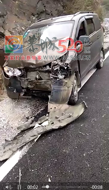 只因路面撒落的沙子，致两车相撞现场惨烈691 / 作者:承接水电安装 / 帖子ID:238194