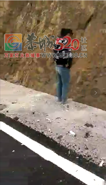 只因路面撒落的沙子，致两车相撞现场惨烈881 / 作者:承接水电安装 / 帖子ID:238194