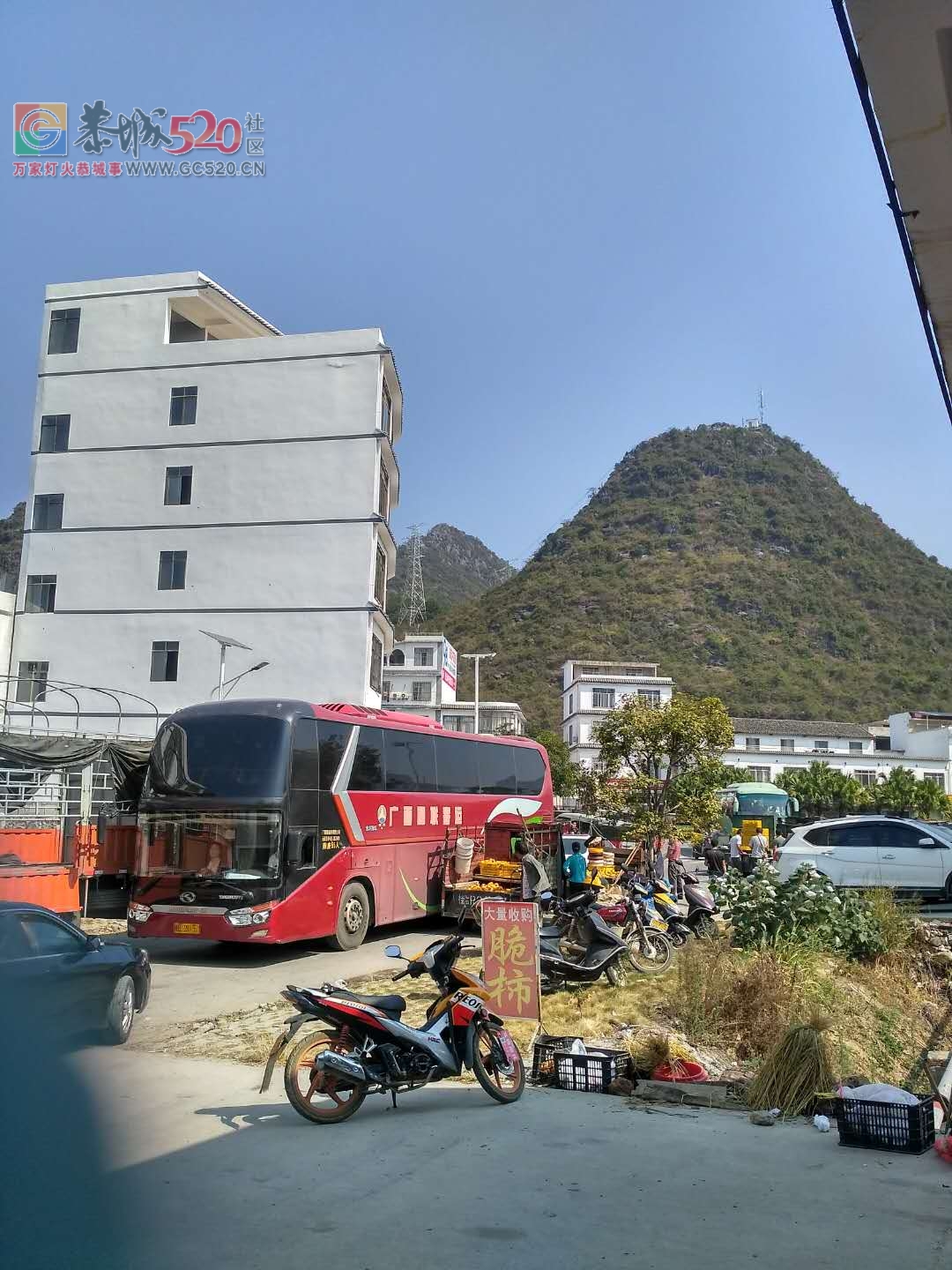 红岩路口果民乱停乱放，造成堵塞严重影响交通780 / 作者:分叉路口 / 帖子ID:238299