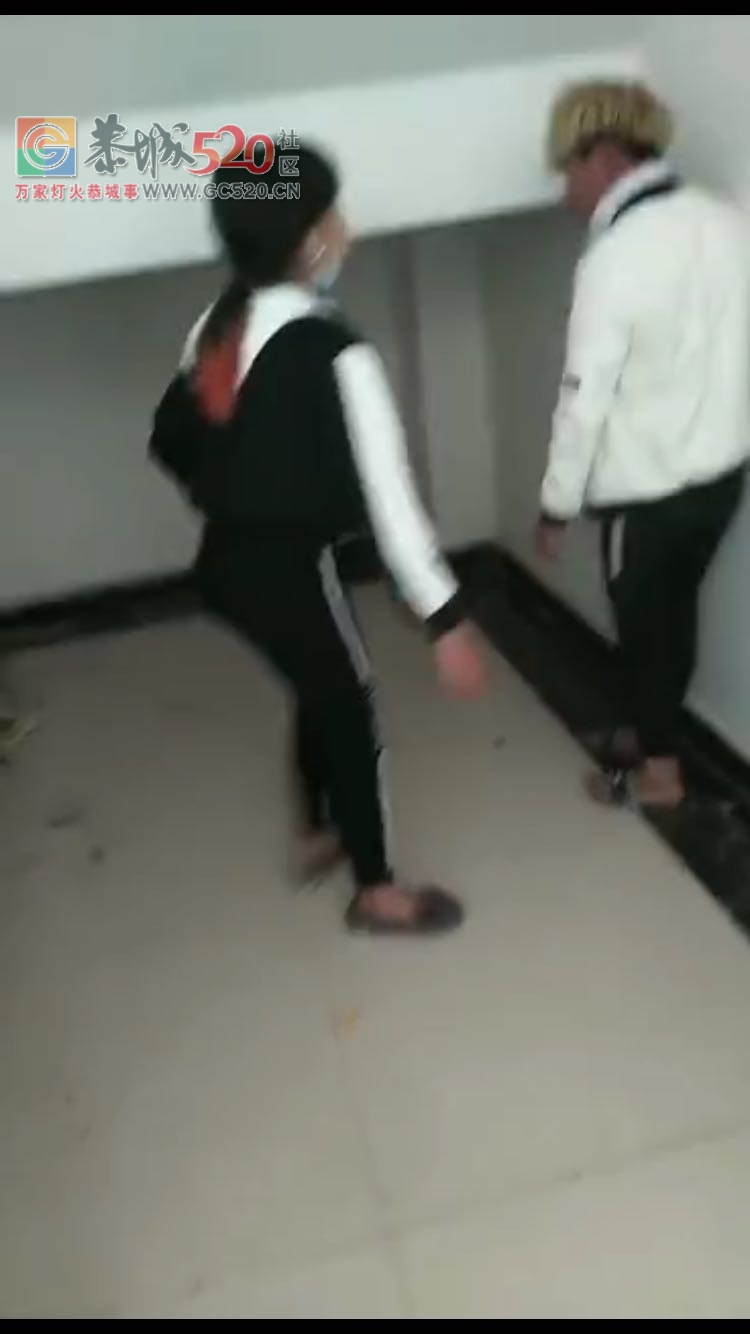 粤华世纪星城电影楼下，这一男一女真猛！！433 / 作者:高负帅 / 帖子ID:238301