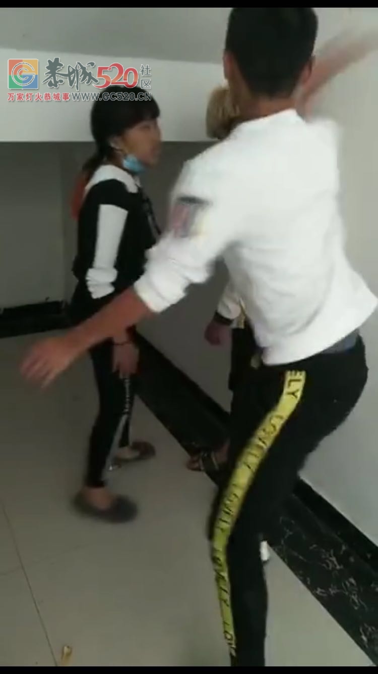 粤华世纪星城电影楼下，这一男一女真猛！！78 / 作者:高负帅 / 帖子ID:238301