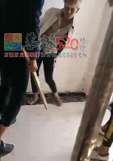 粤华世纪星城电影楼下，这一男一女真猛！！705 / 作者:新鲜羊奶 / 帖子ID:238301
