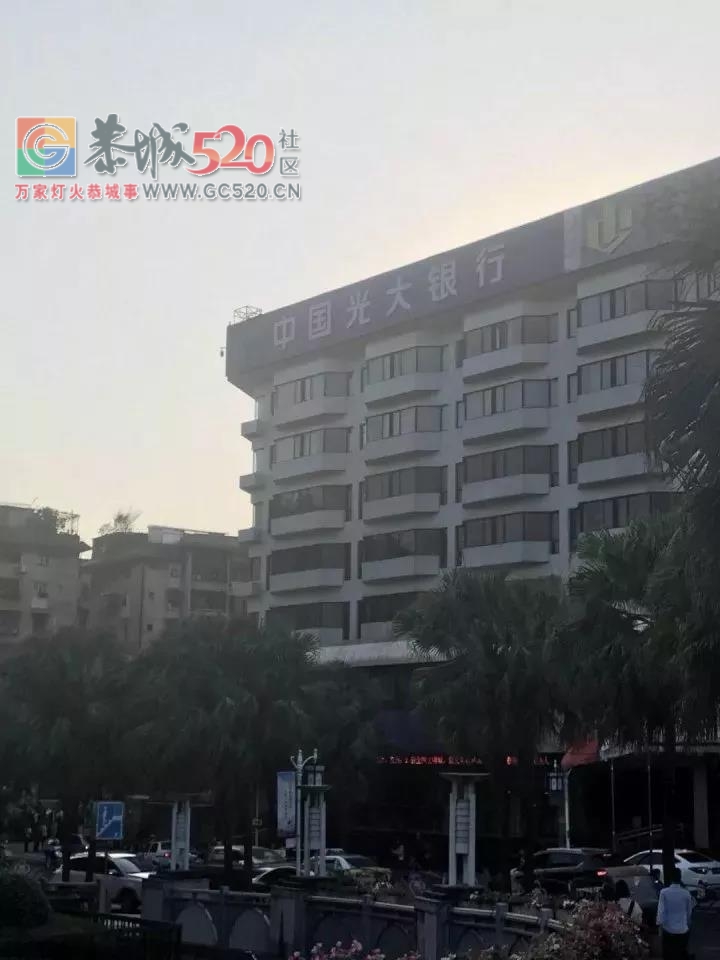 究竟是为何，桂林解放桥头发生坠楼事故！女子当场身亡，多图曝光直击现场900 / 作者:正在输入中 / 帖子ID:238305