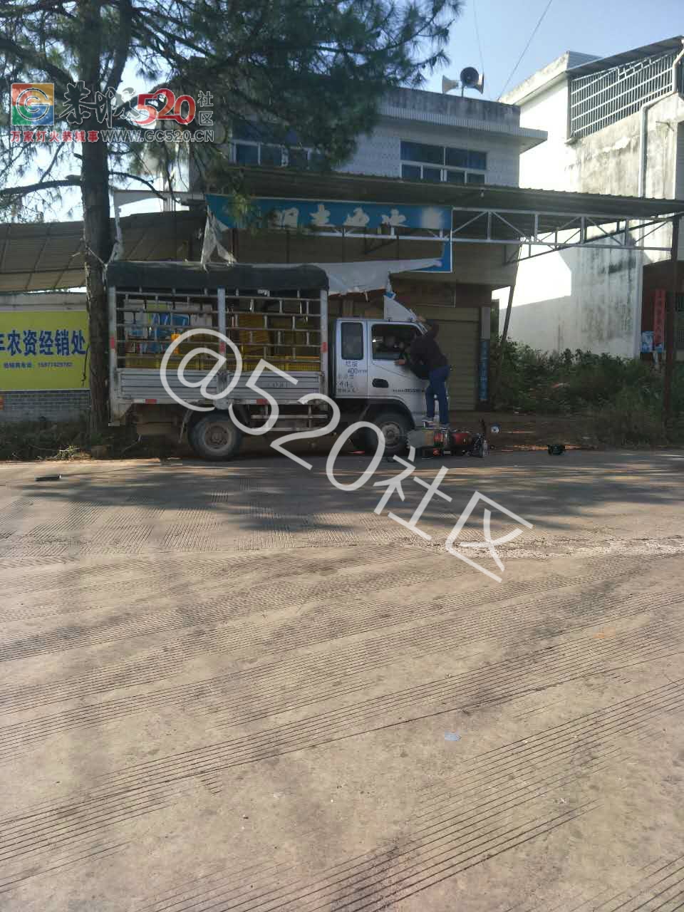 形迹可疑，门楼寨这人在干什么？？145 / 作者:纯粮正宗土鸡 / 帖子ID:238411
