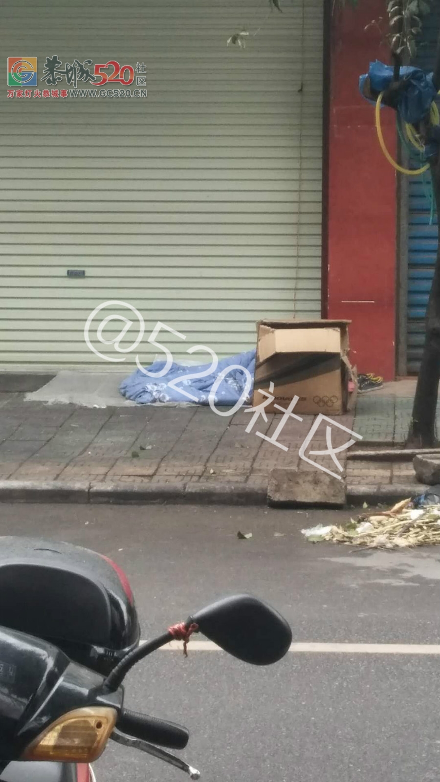 好可怜一个小孩，在外面大街睡起，他父母不管的吗300 / 作者:单身汉子 / 帖子ID:238547