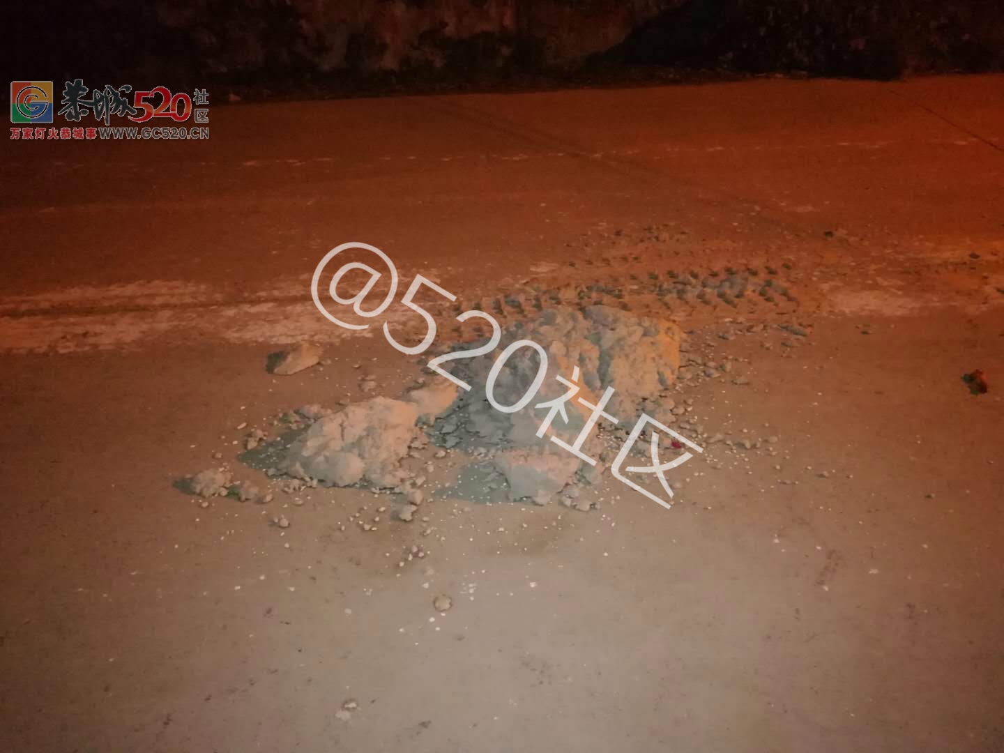 拉沙车不分昼夜，不仅影响交通和夜间安宁，还一路不断掉沙，满地狼藉！！644 / 作者:雨打芭蕉残 / 帖子ID:238582
