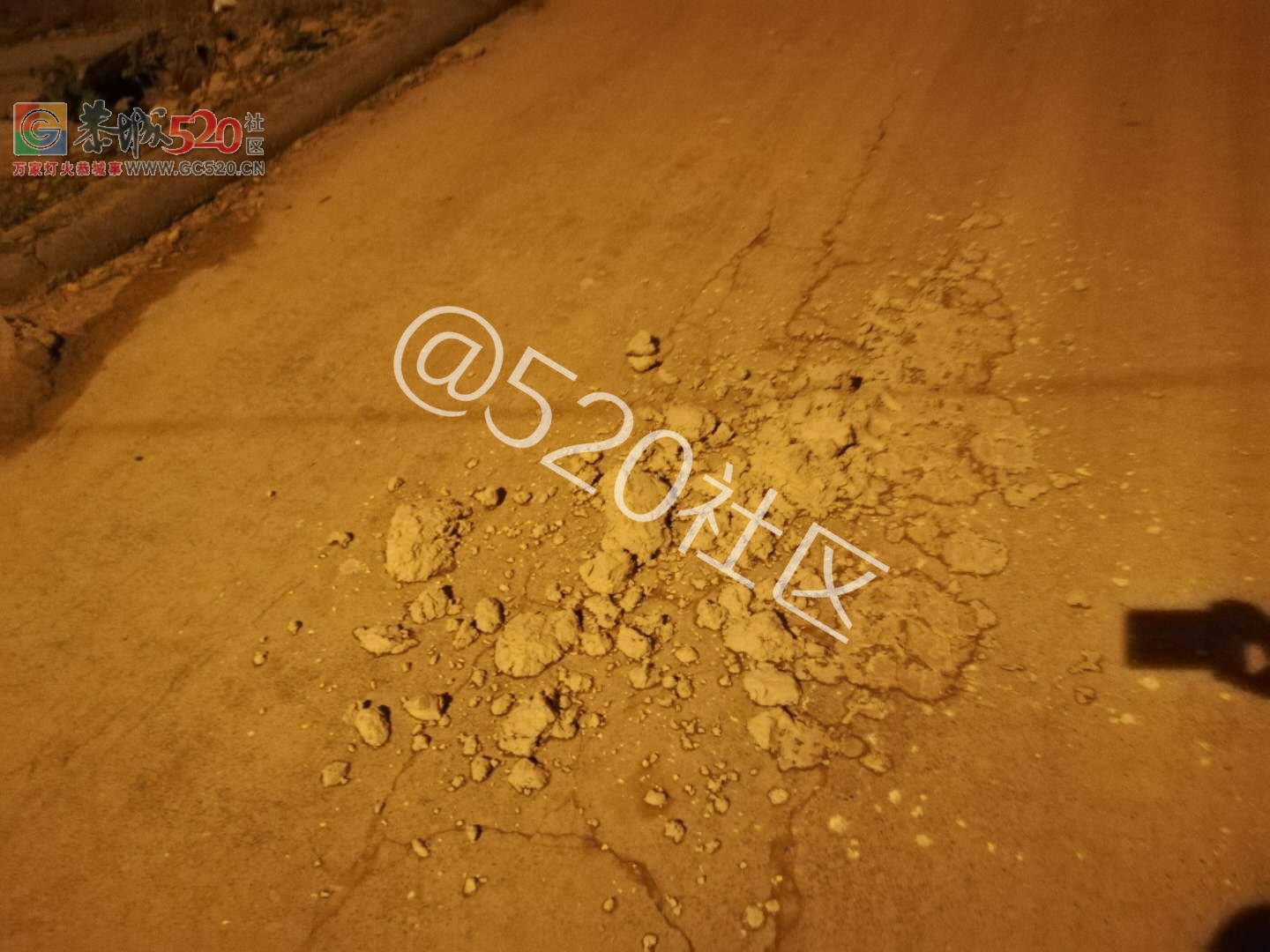 拉沙车不分昼夜，不仅影响交通和夜间安宁，还一路不断掉沙，满地狼藉！！78 / 作者:雨打芭蕉残 / 帖子ID:238582