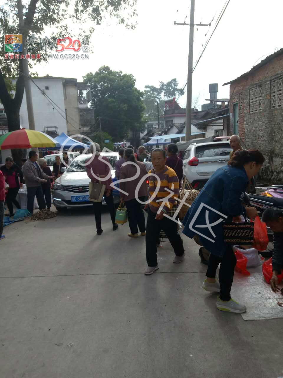 栗木锡矿菜市场堵得水泄不通，社区领导难道就坐在办工室白拿工资的吗？163 / 作者:小雅姐姐 / 帖子ID:238587