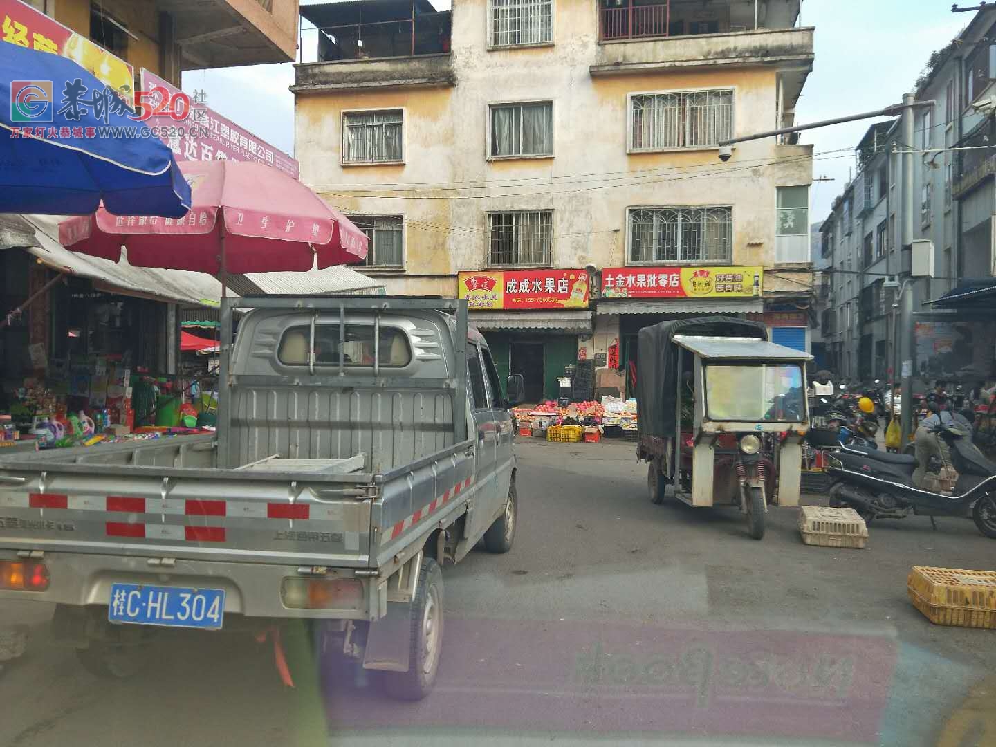 老菜市鸡鸭行乱停车，堵起路，无视打喇叭直接下车走人！889 / 作者:baby甜心 / 帖子ID:238693