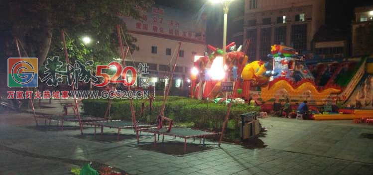 县中心广场何时沦作“游乐场”？？796 / 作者:油茶小弟 / 帖子ID:240946