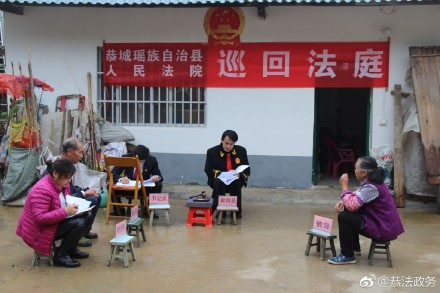 “板凳”法庭到家门 风雨无阻巡回办79 / 作者:xiaoxiong99 / 帖子ID:246208