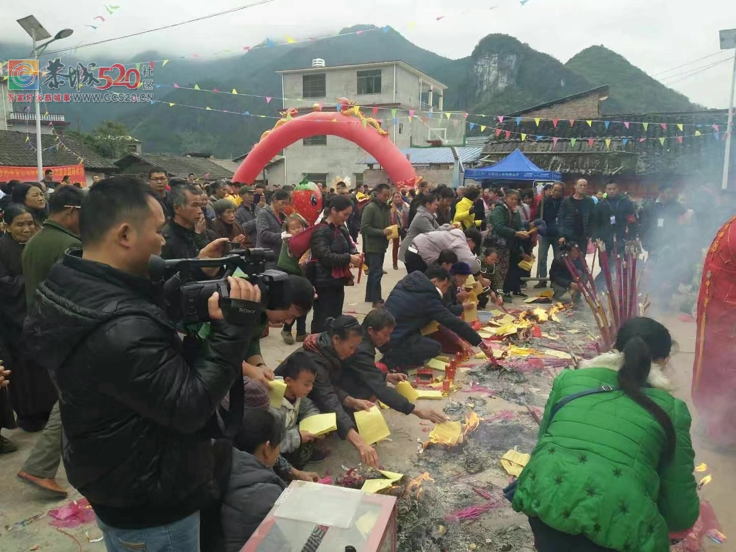 观音乡杨梅村成功举办梅山文化节暨高龙庙会神佛开光911 / 作者:恭城蚂蜂 / 帖子ID:246384