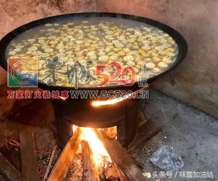农村婚宴，厨房一派繁忙景象10 / 作者:凤凰山脚的人家 / 帖子ID:246440