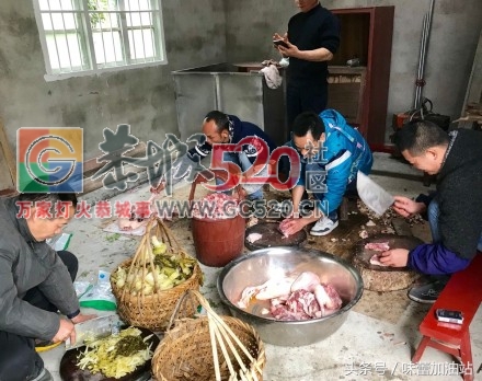 农村婚宴，厨房一派繁忙景象470 / 作者:凤凰山脚的人家 / 帖子ID:246440