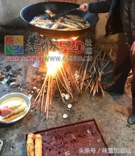 农村婚宴，厨房一派繁忙景象654 / 作者:凤凰山脚的人家 / 帖子ID:246440