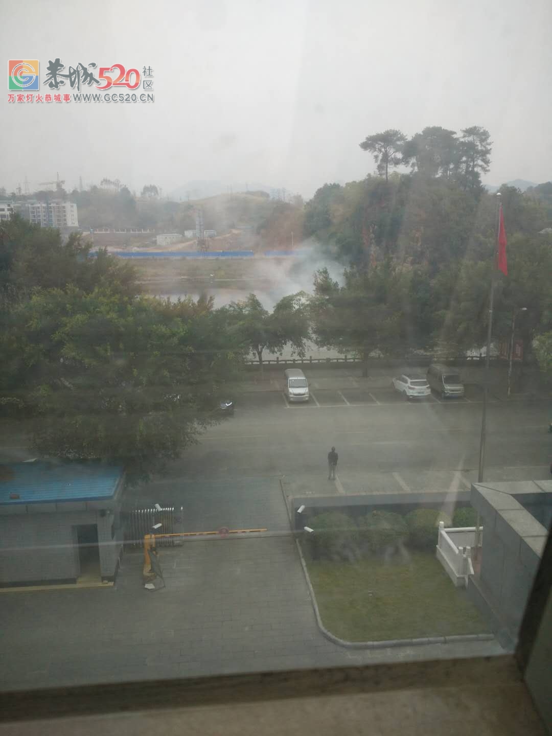 检察院办公楼前的河边常常烧垃圾，688 / 作者:兔兔呀 / 帖子ID:246629
