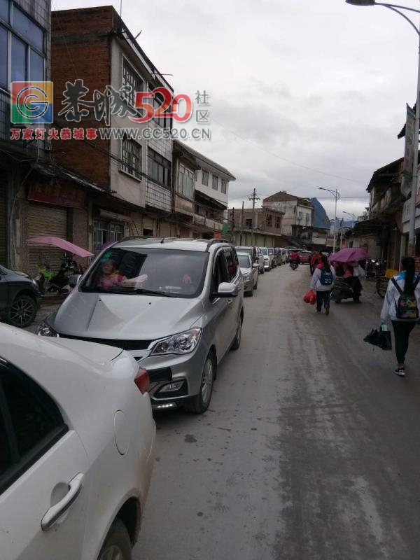 西岭一泥头车占道一小时，短短50米走了40分钟！！199 / 作者:快乐至上 / 帖子ID:246774