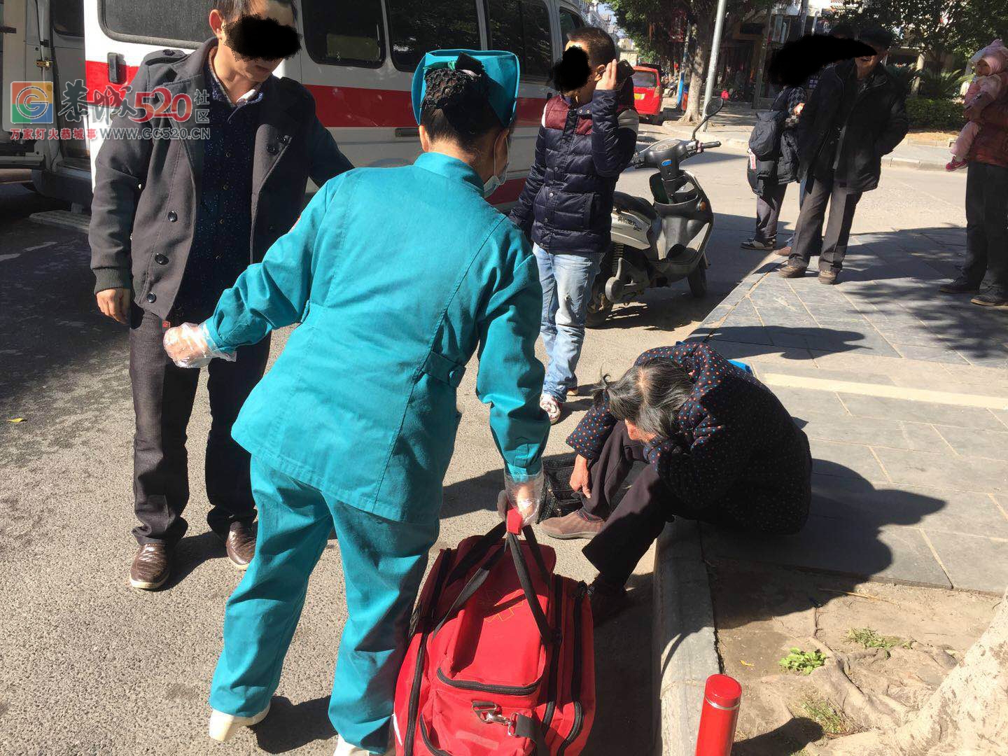 老人两门小心｜城中西路烟草局门口老人被撞，还好并不大碍。244 / 作者:歌声回荡 / 帖子ID:257921