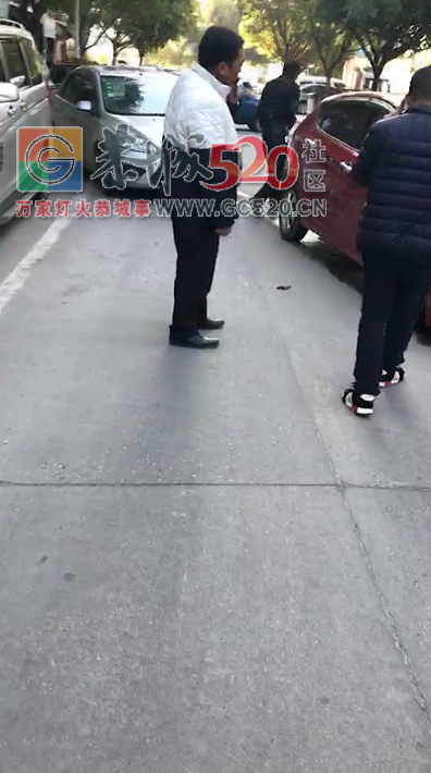 城中西路中通门口发生车祸382 / 作者:thkfh / 帖子ID:257949