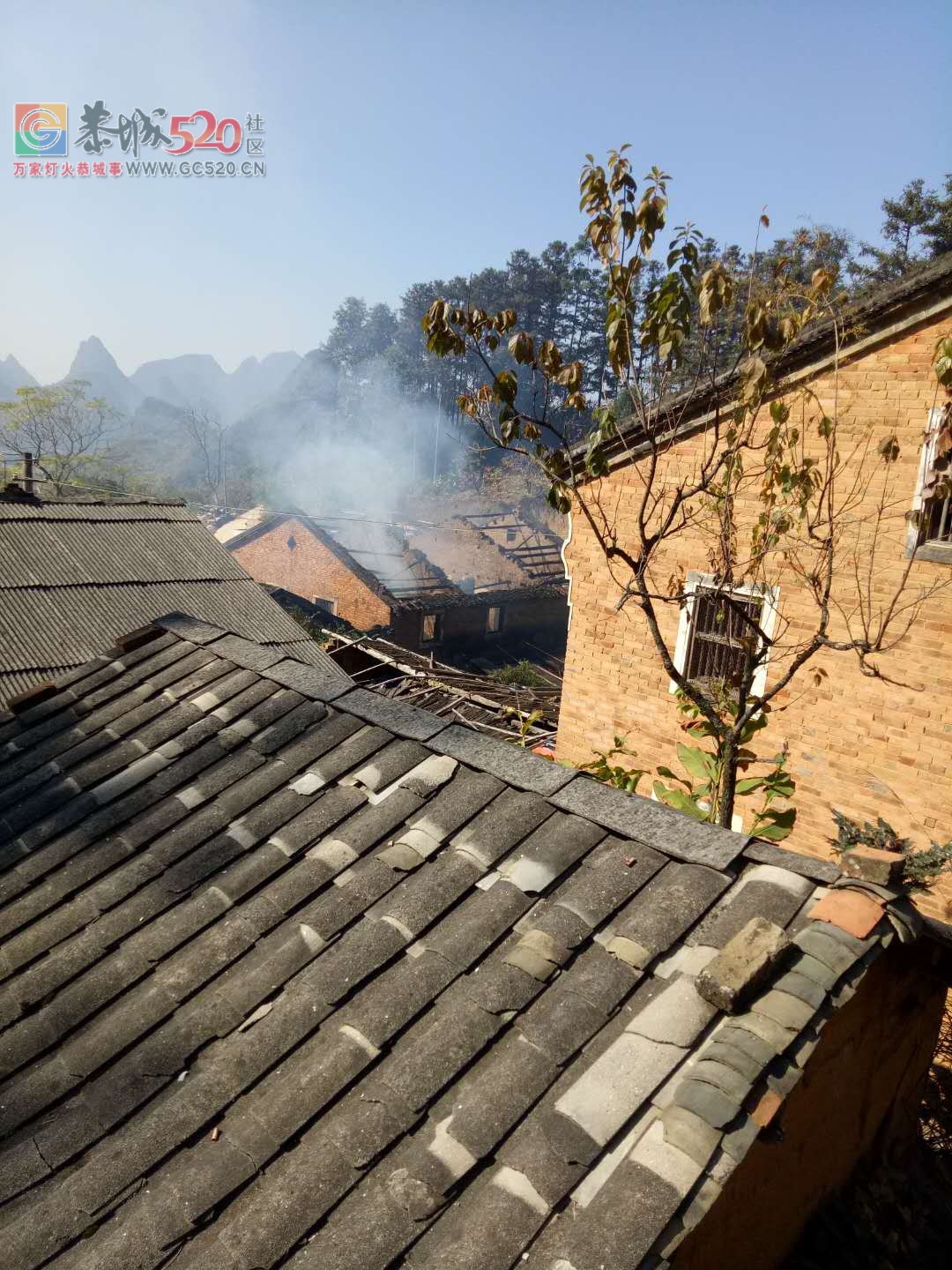 早上10点莲花崇岭村，一家民房因电线老化突然起火，整座大屋烧成灰尽260 / 作者:thkfh / 帖子ID:257950