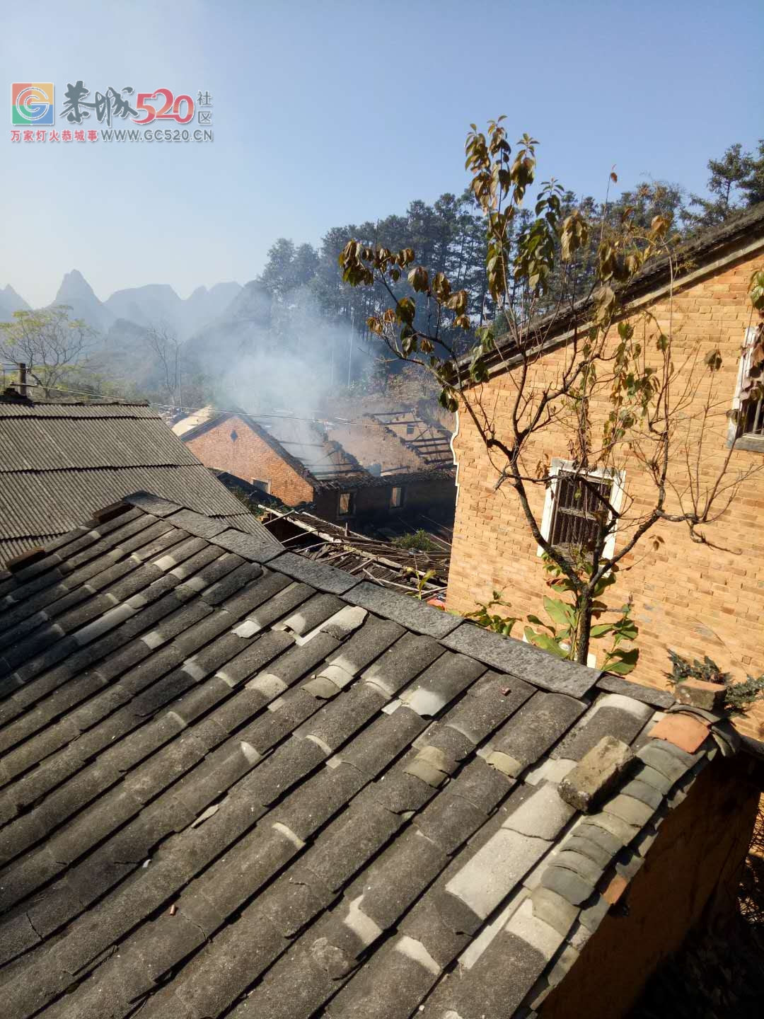 早上10点莲花崇岭村，一家民房因电线老化突然起火，整座大屋烧成灰尽82 / 作者:thkfh / 帖子ID:257950