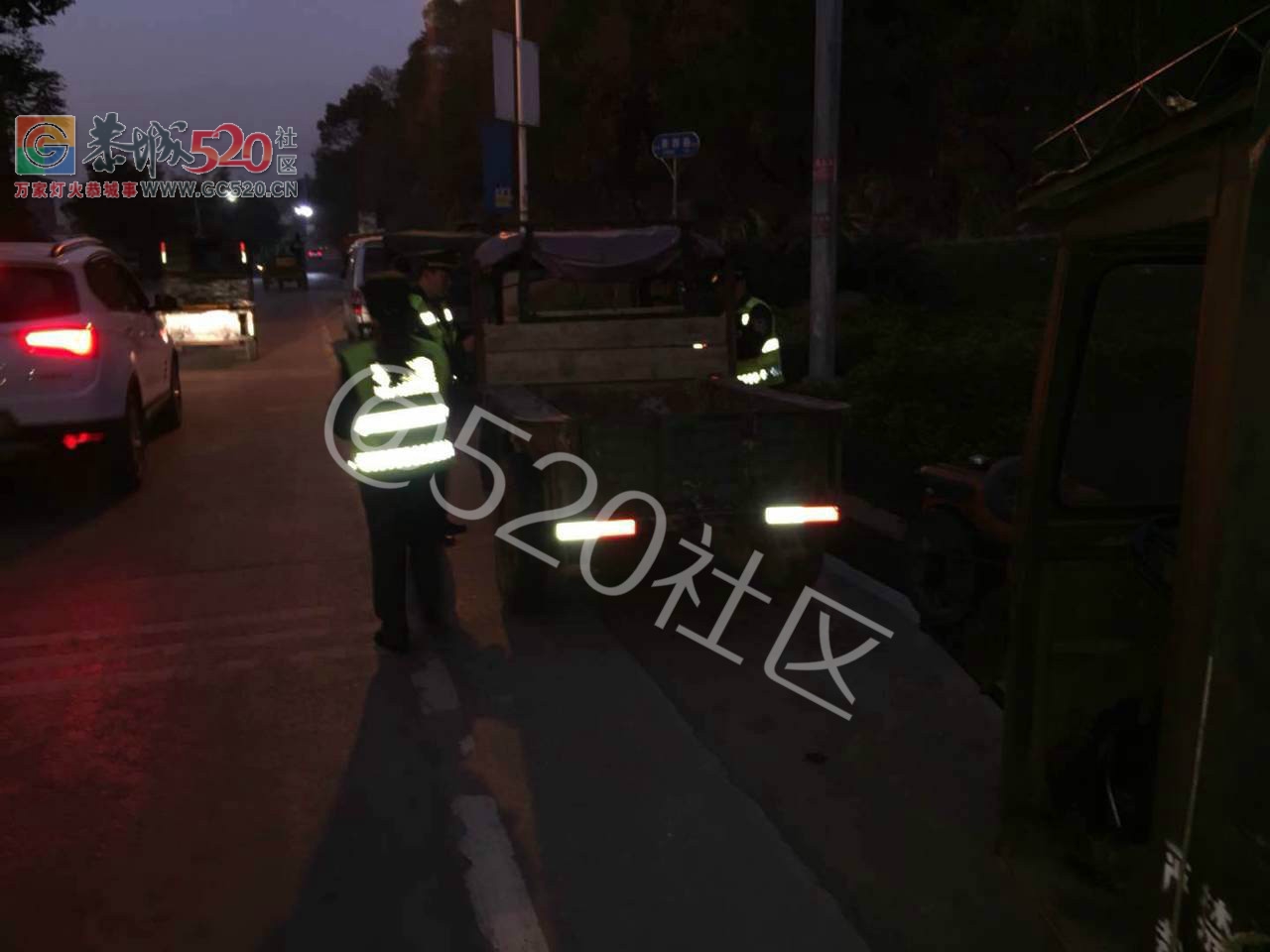 昨天水果市场里的拖拉机，终于贴夜光标了！！24 / 作者:赖拐 / 帖子ID:257966