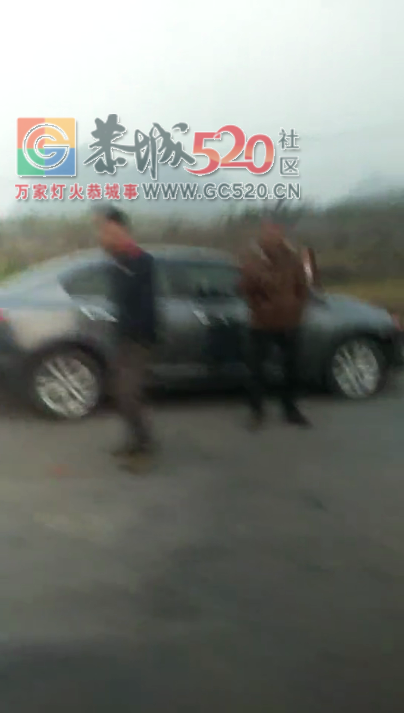 羊角山大桥小车起飞失败，冲下田里！490 / 作者:歌声回荡 / 帖子ID:258587