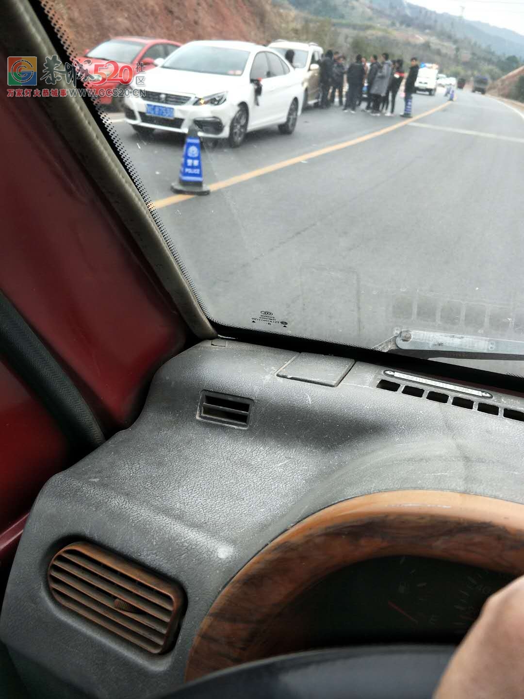 昨天平安乡蚂蝗塘砖厂往恭城200米处发生严重车祸，骑电瓶车的女子不幸身亡了，524 / 作者:狗婆蛇 / 帖子ID:258932
