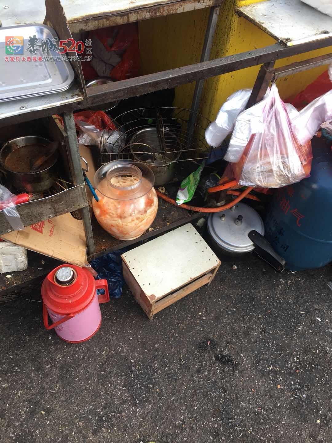 中心广场这里的烧烤摊 你们敢吃吗87 / 作者:红通通 / 帖子ID:259124