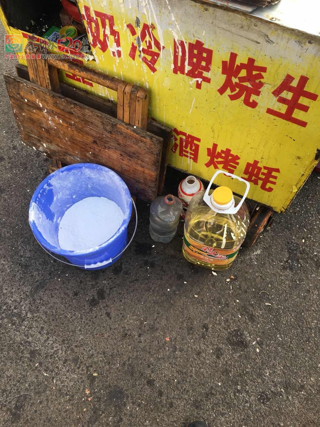 中心广场这里的烧烤摊 你们敢吃吗372 / 作者:红通通 / 帖子ID:259124