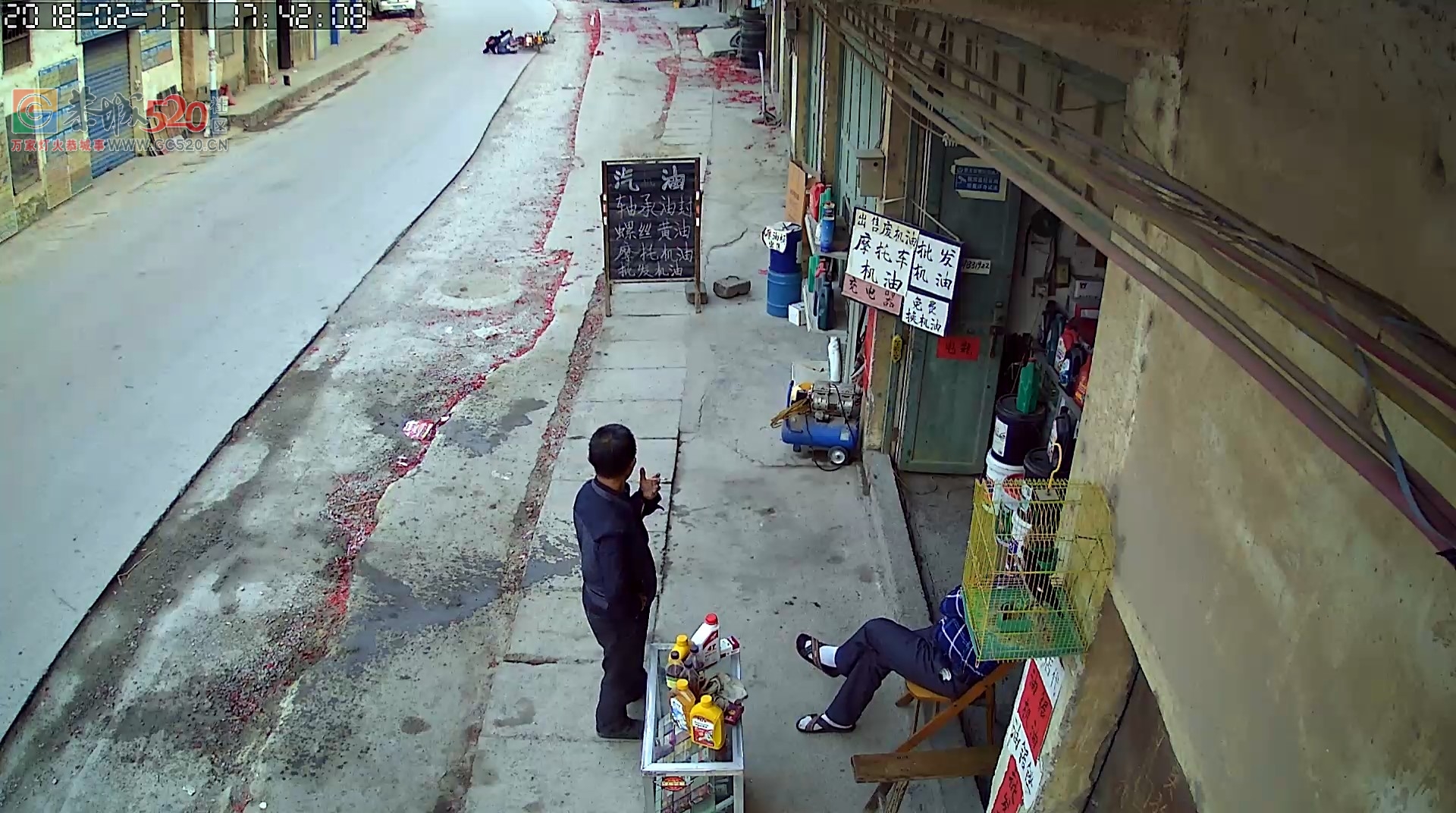 西岭街上的路那么久不铺，好多人为此挨跌倒272 / 作者:卵仔仔 / 帖子ID:259531
