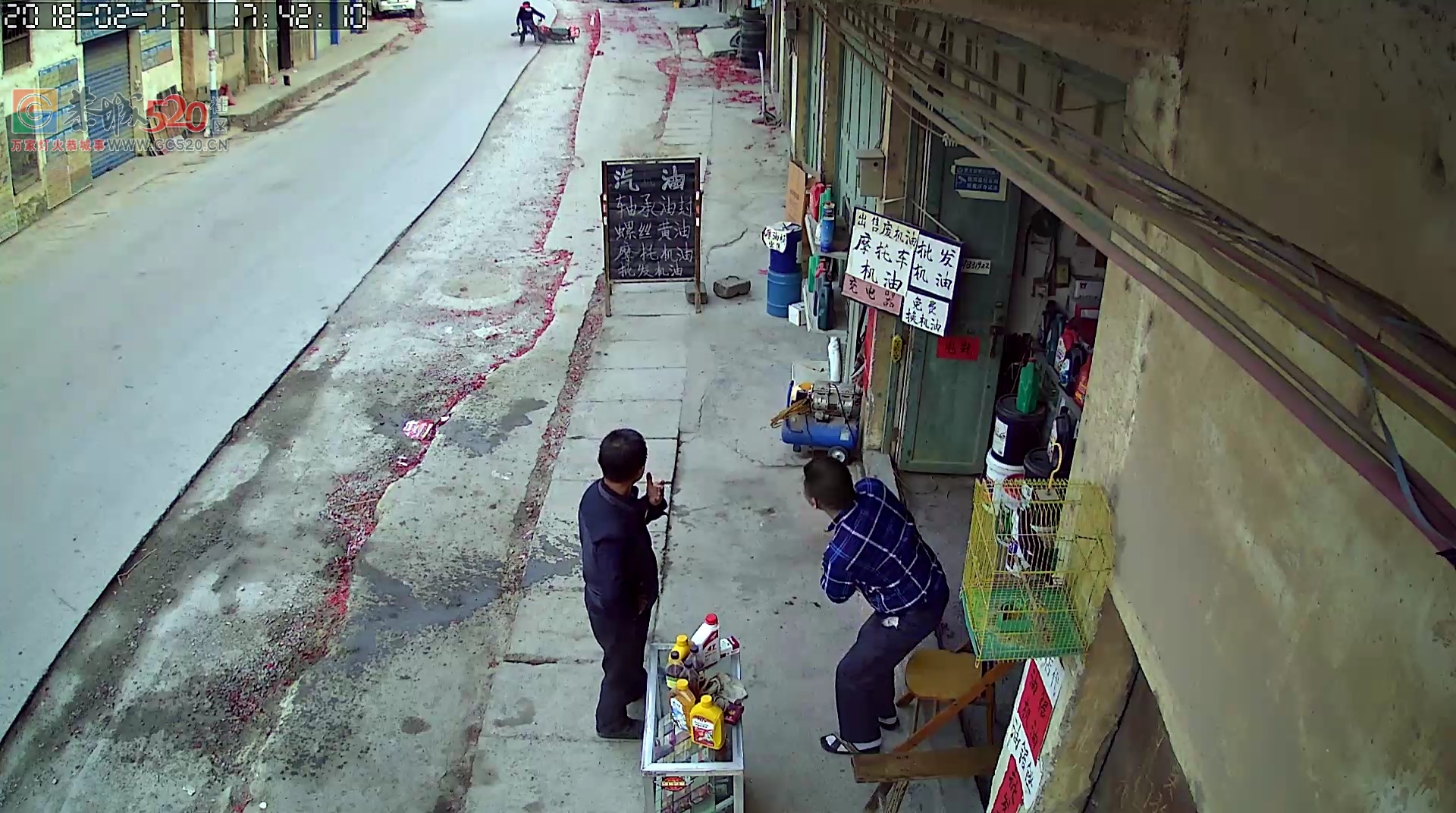 西岭街上的路那么久不铺，好多人为此挨跌倒959 / 作者:卵仔仔 / 帖子ID:259531