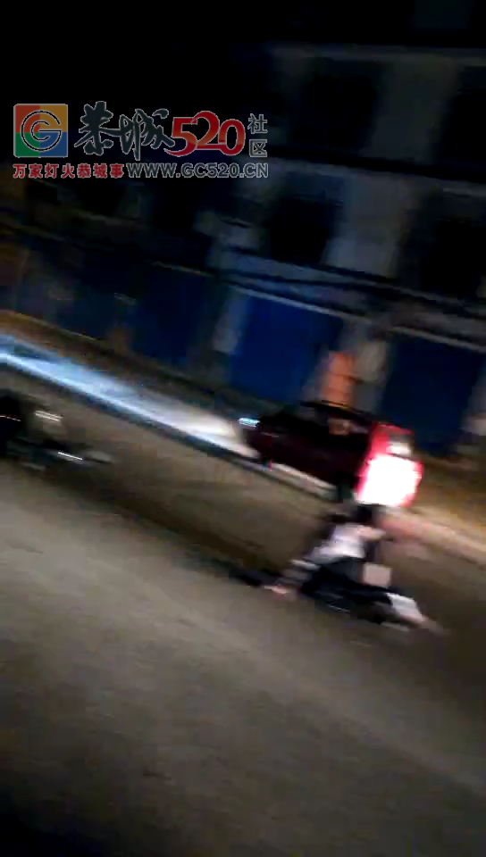 桥头发生车祸！打屁虫撞越野车！817 / 作者:等风十里 / 帖子ID:259947